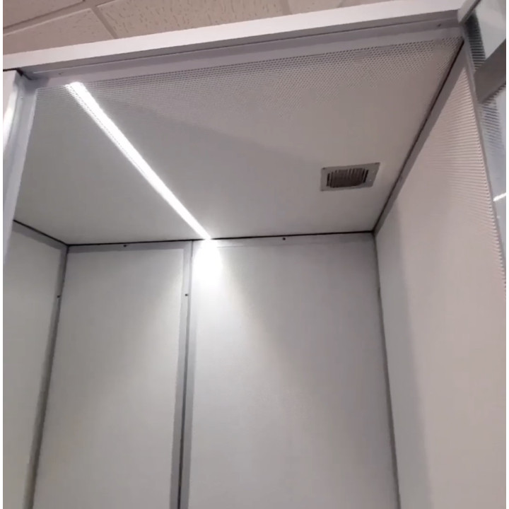 Intérieur cabine MediSpot éclairage LED et ventilation